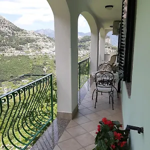 https://gerry-house.hotels-amalfi.com