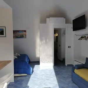 https://donna-rosalia.hotels-amalfi.com